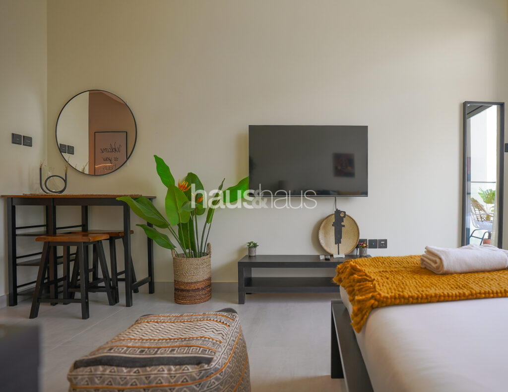Vibrant and Chic Studio | Accessible | Cosy