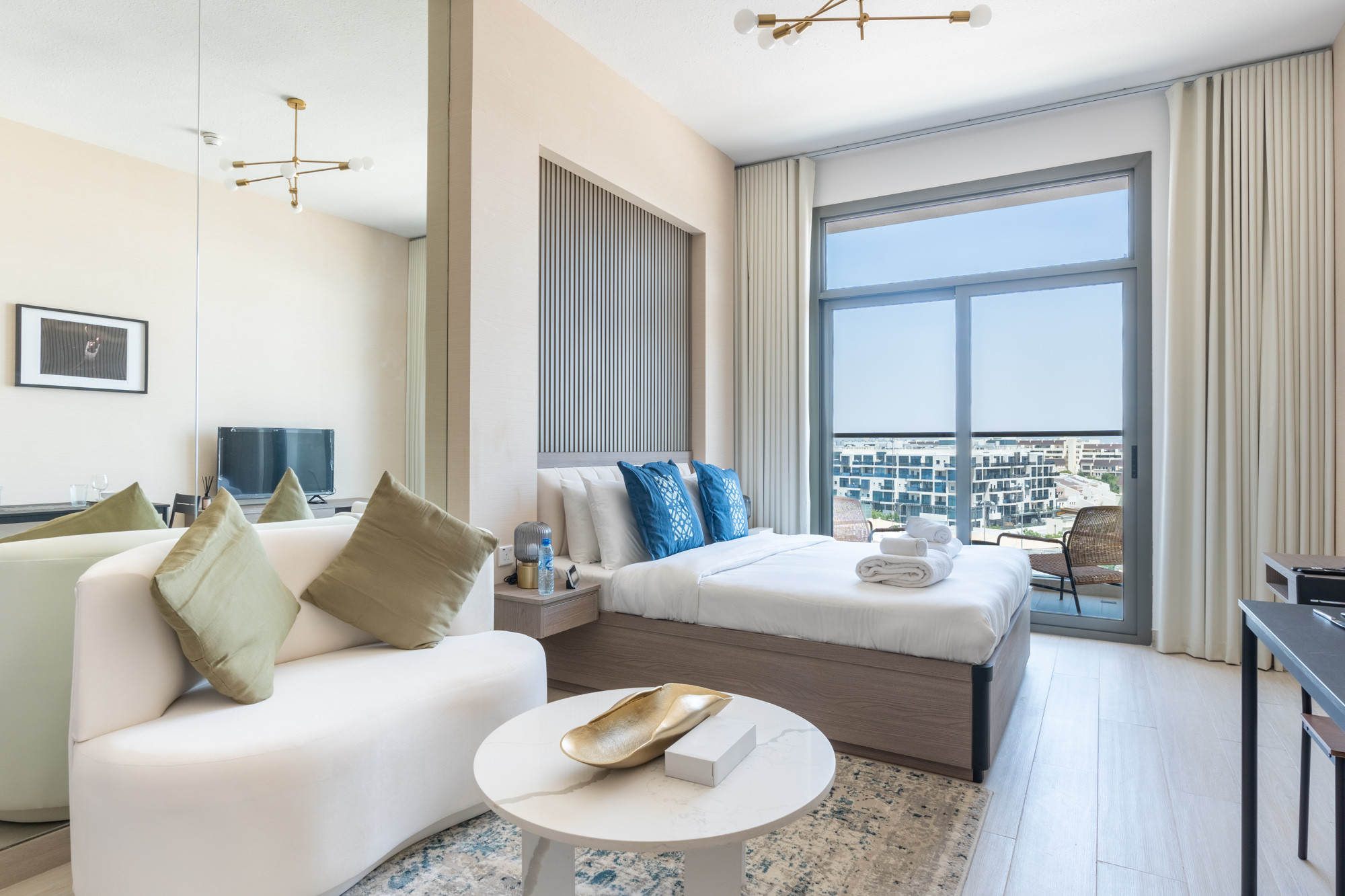 Newly Furnished | Deluxe | Great Amenities