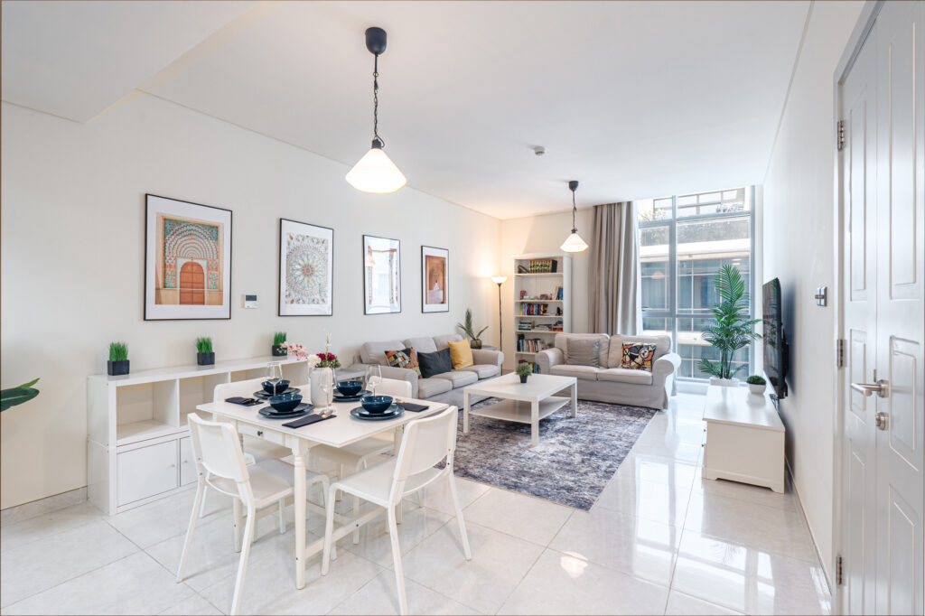 Chic and Cosy | Next to Park | Near Racecourse