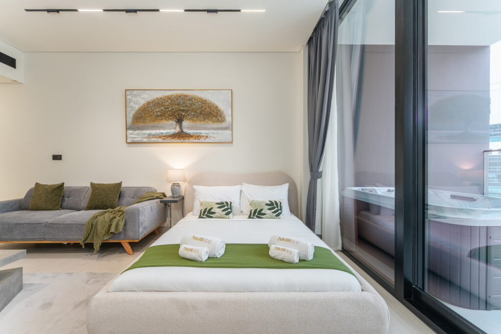 Brand New Studio | Private Jacuzzi | Central