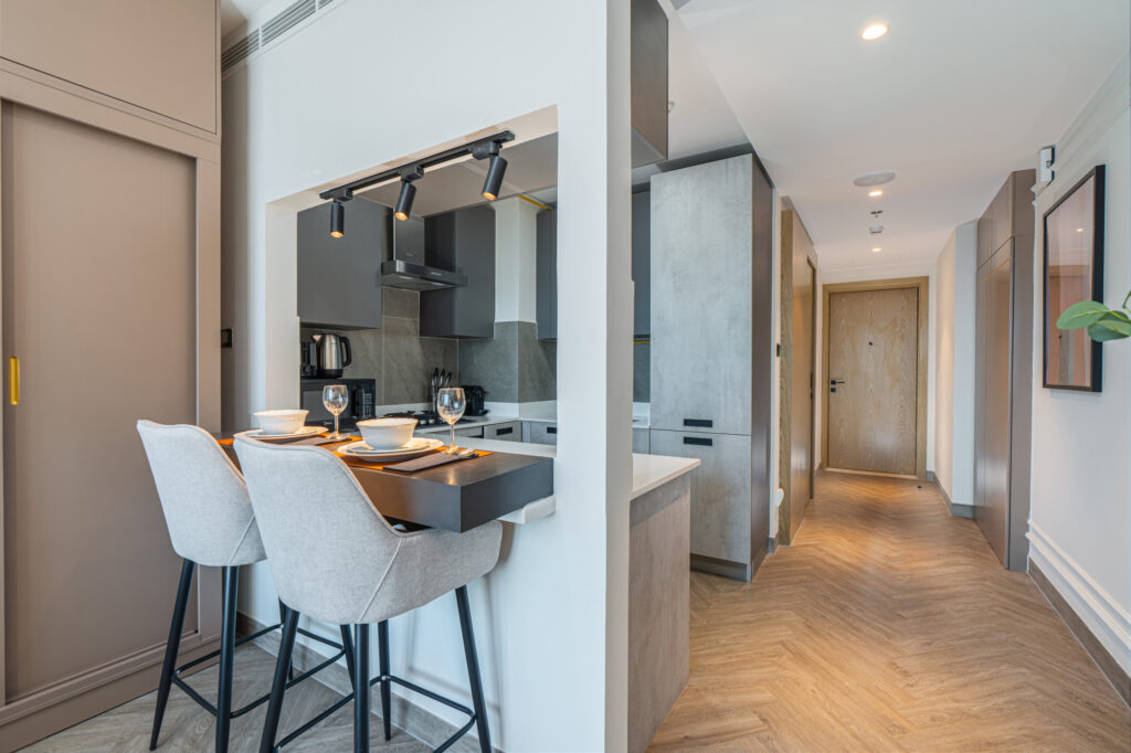 Chic and Elegant Studio | Close to Circle Mall | Charming