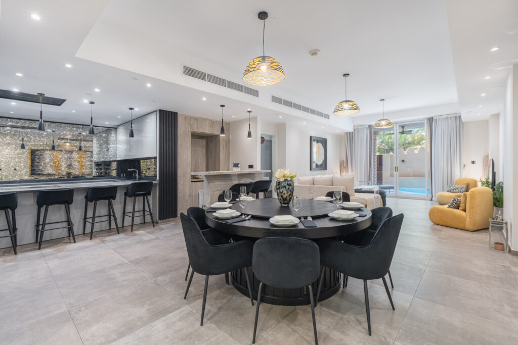 Luxurious | Direct Beach Access | Full Upgraded