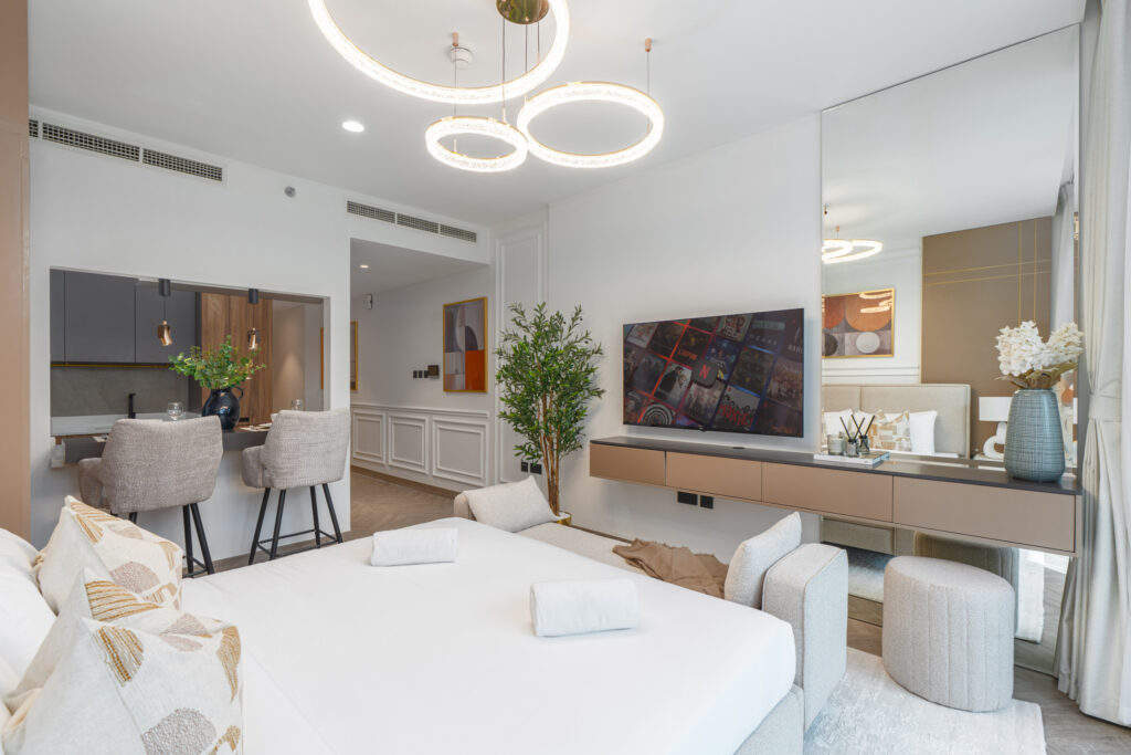 Contemporary Studio | Close to Circle Mall