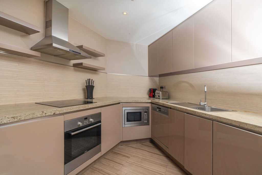 Close to Creek Park | Spacious | Hotel Facilities