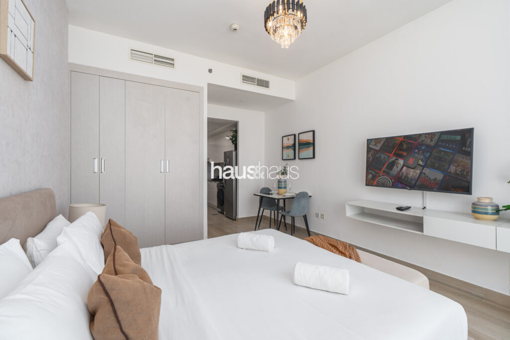 Bright Studio | Modern Facilities | Near Park