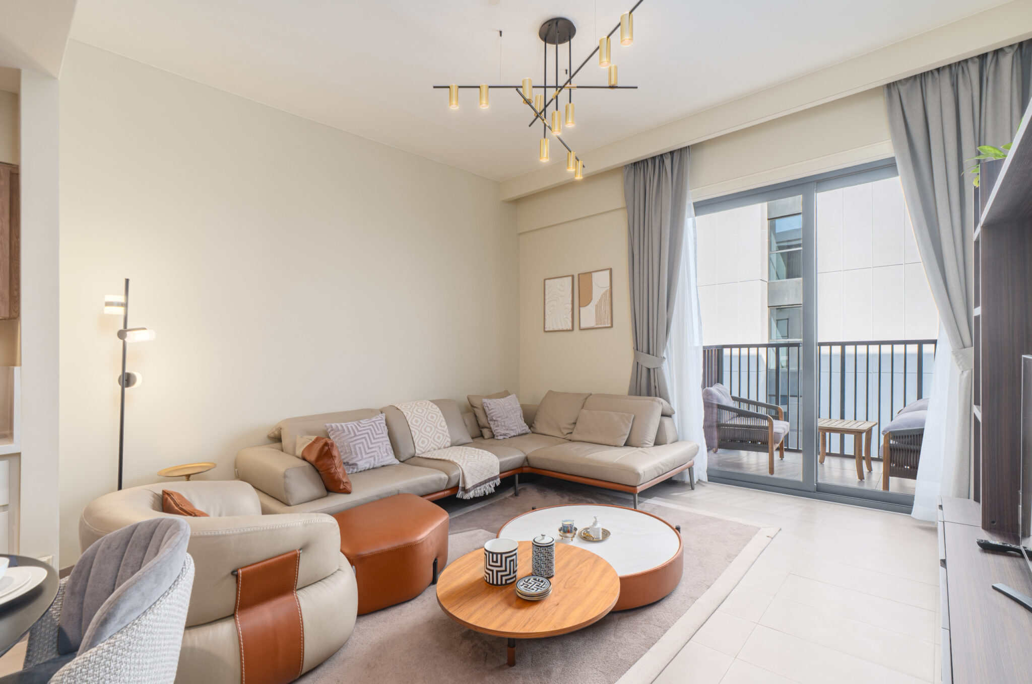 Contemporary 1 Bedroom | Pool View | Near Park