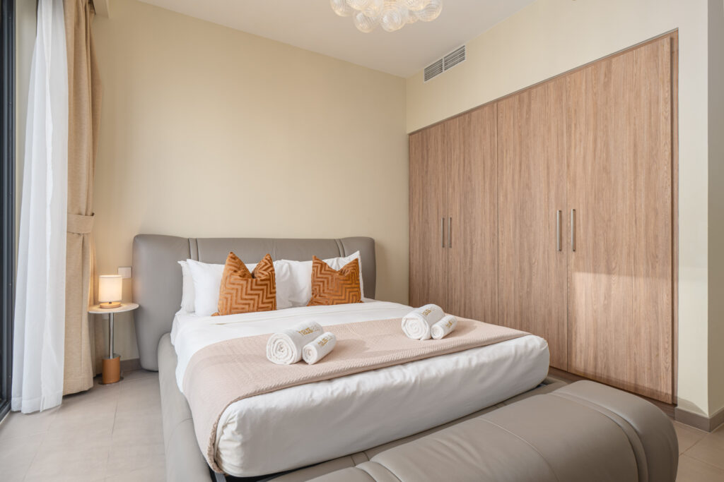 Contemporary 1 Bedroom | Pool View | Near Park