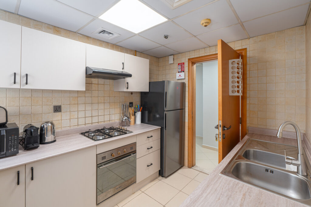 Next to Metro | Sleeps 6 | Excellent Location