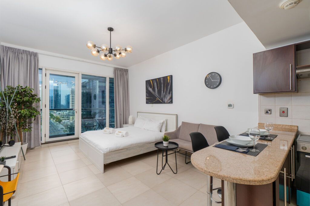 Spacious Studio | Beautiful Neighbourhood