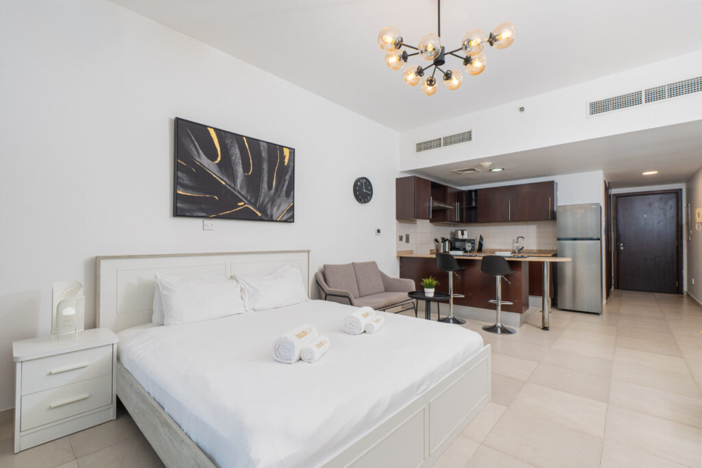 Spacious Studio | Beautiful Neighbourhood