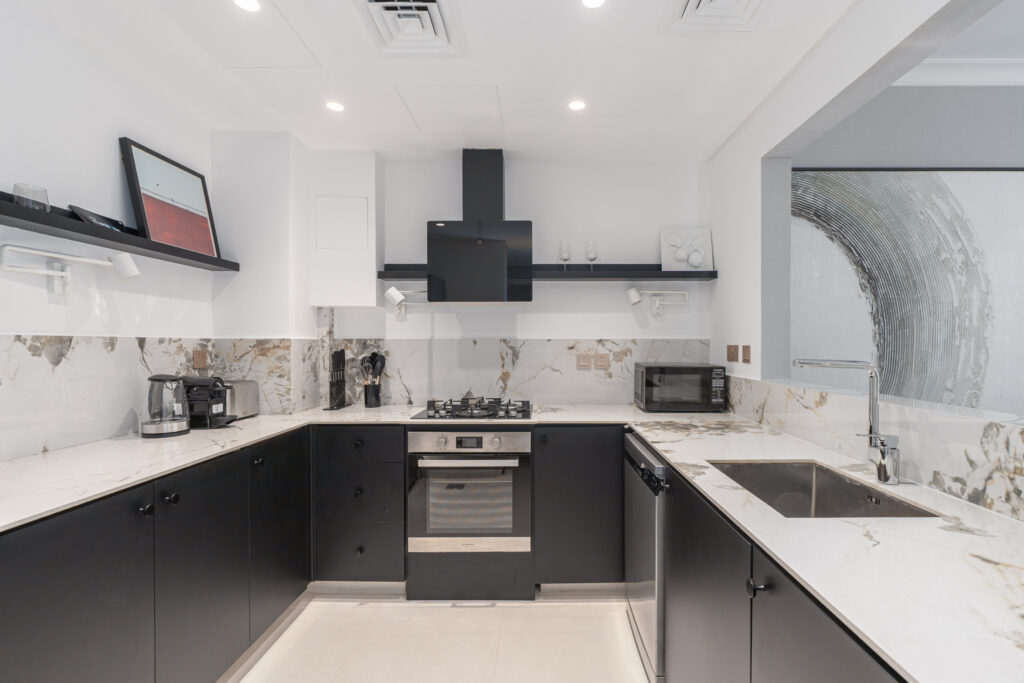 Spacious and Sleek 1BR | Close to Burj Khalifa