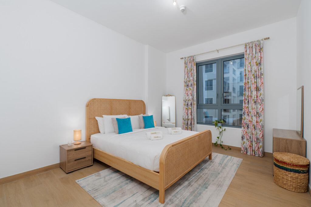 Chic | Fully Equipped | Waterfront Community