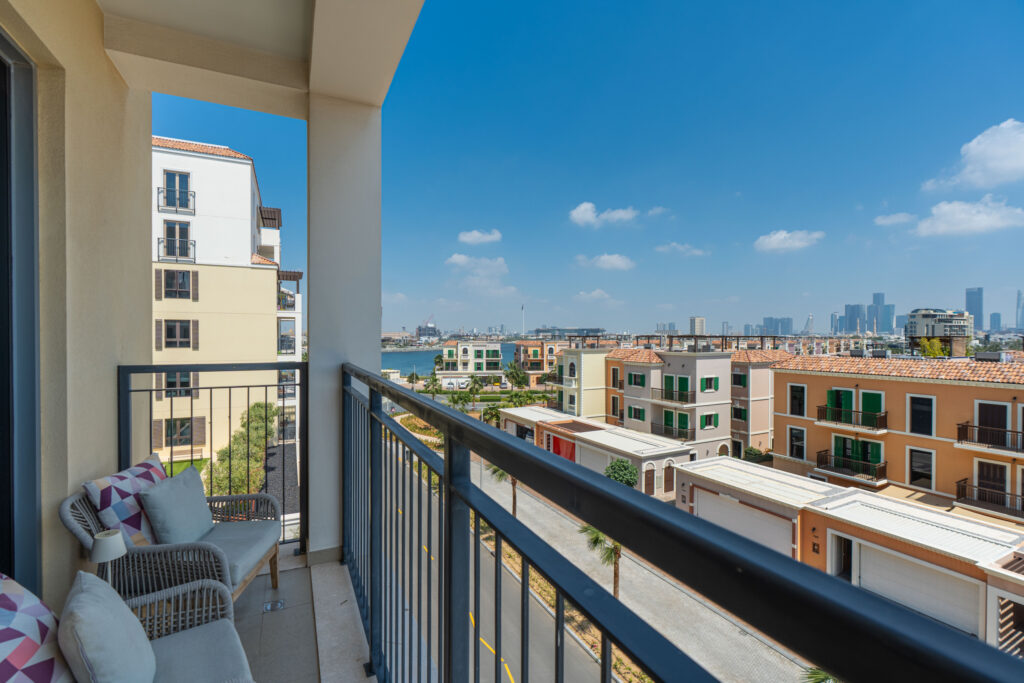 Chic | Fully Equipped | Waterfront Community