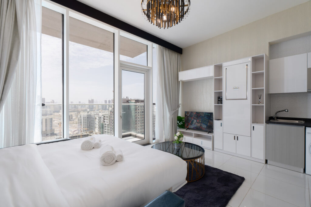 Cozy Studio Living | Motor City & Track Views