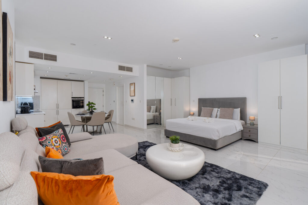 Spacious Studio | Steps from Beach | Vibrant Living