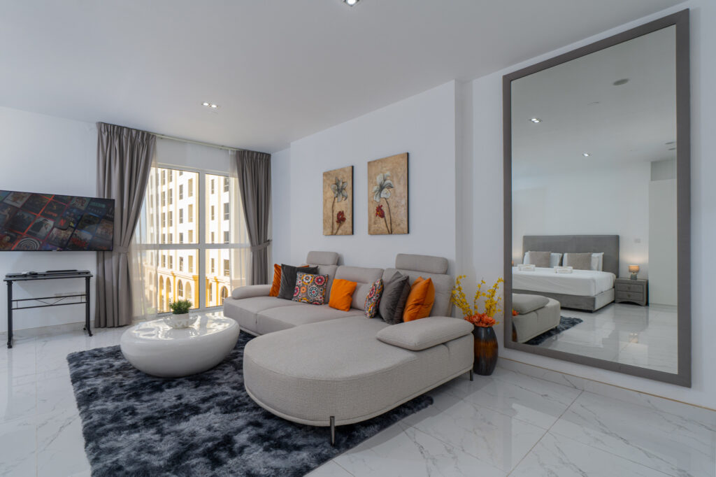 Spacious Studio | Steps from Beach | Vibrant Living