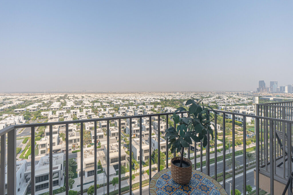 Chic Stay | Beautiful Facilities and Neighbourhood