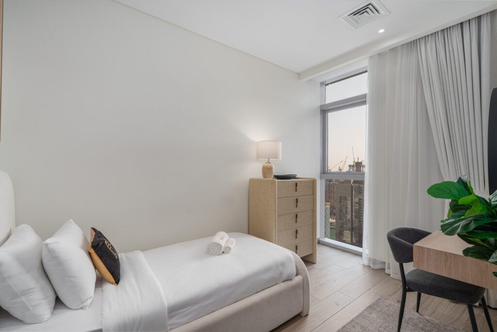 Central | Spacious 3BR | Skyline View