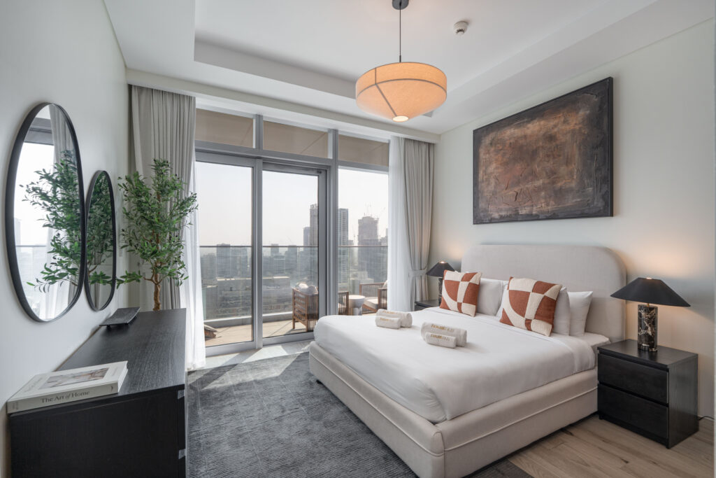 Central | Spacious 3BR | Skyline View