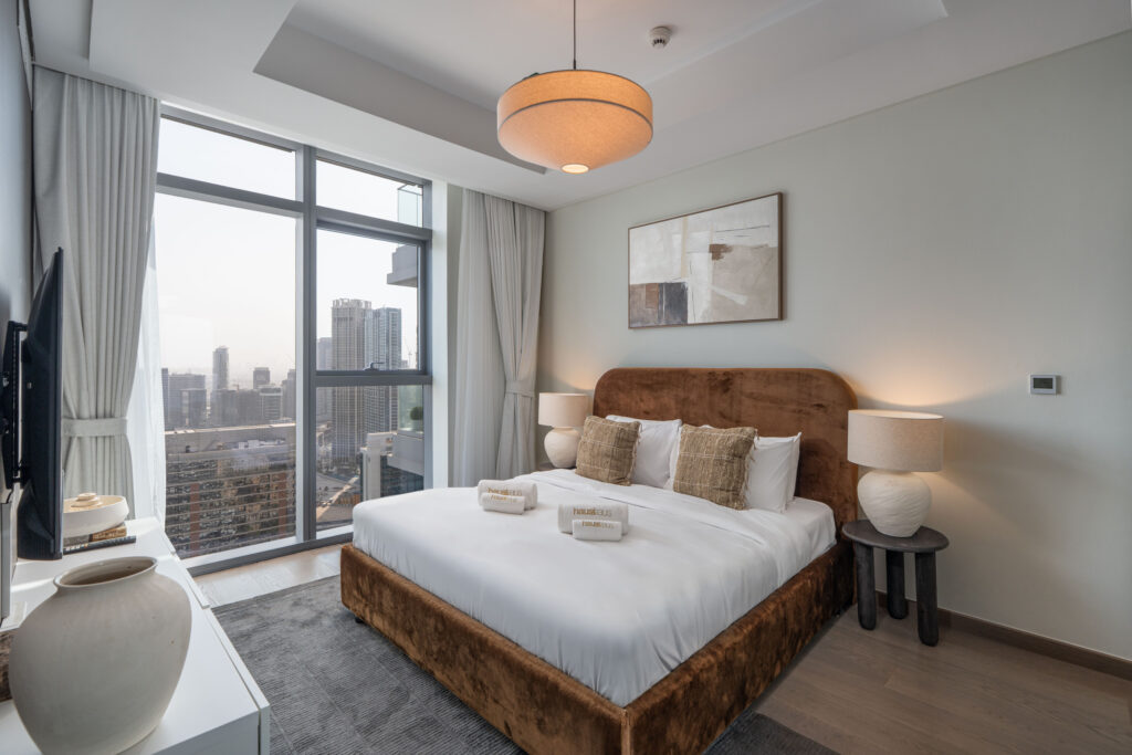 Central | Spacious 3BR | Skyline View