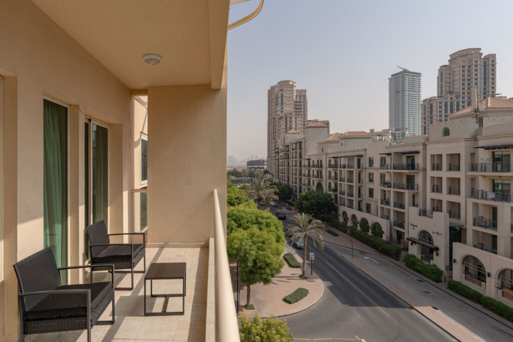 Fully Equipped 1BR | Near Lake | The Greens